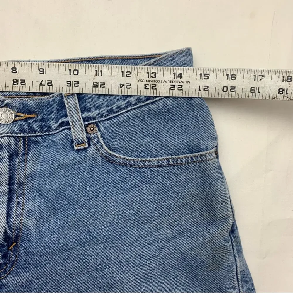 Levi's y2k denim size 9 Jr 29 Classic Blue Jean Shorts for Women high